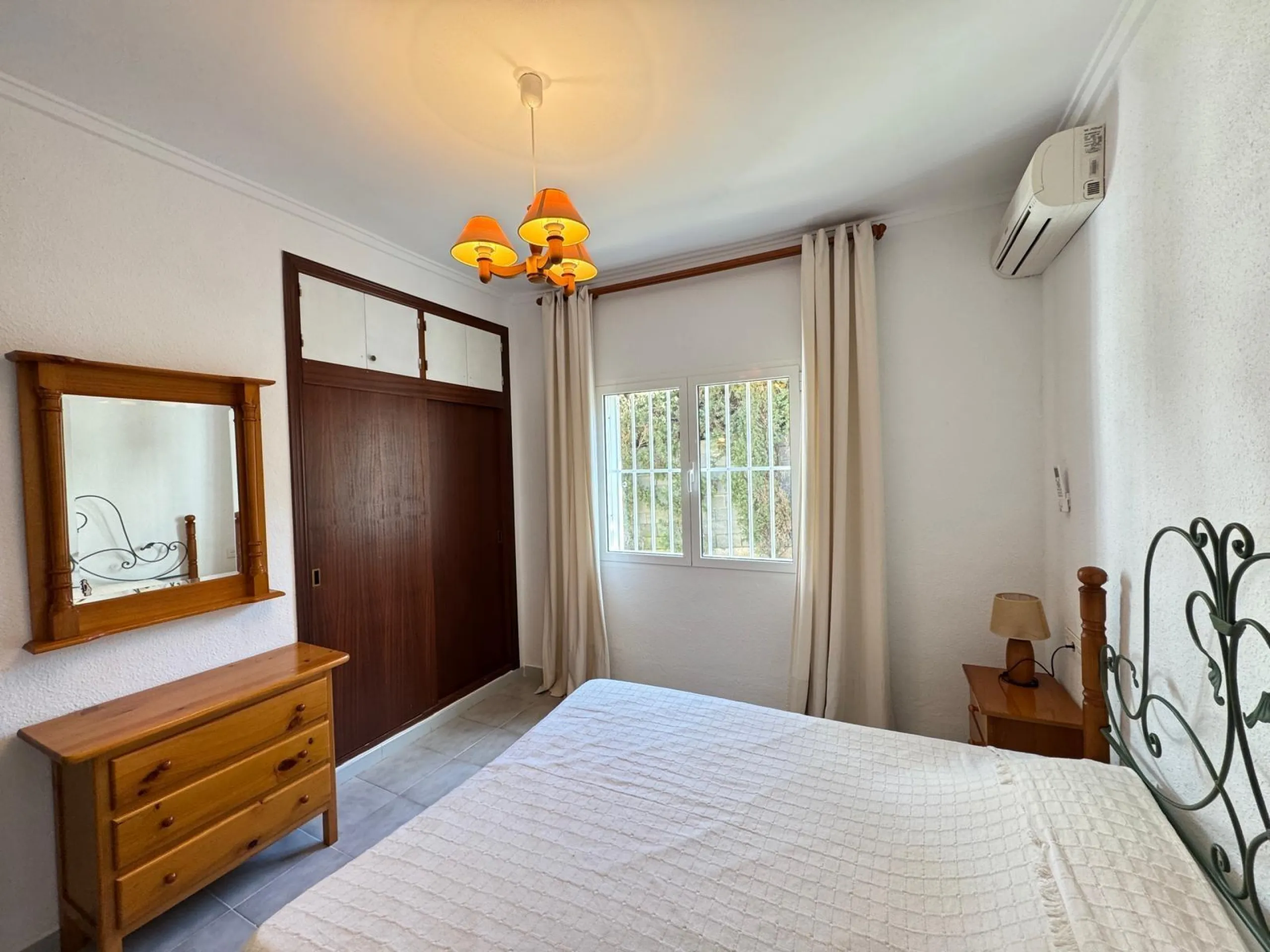 VILLA EN CABO ROIG A 800 METROS DE LA PLAYA CON PARCELA DE 890 M2. 3 DORM. 2 BAÑOS. PISCINA PRIVADA.