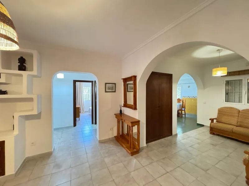 VILLA EN CABO ROIG A 800 METROS DE LA PLAYA CON PARCELA DE 890 M2. 3 DORM. 2 BAÑOS. PISCINA PRIVADA.