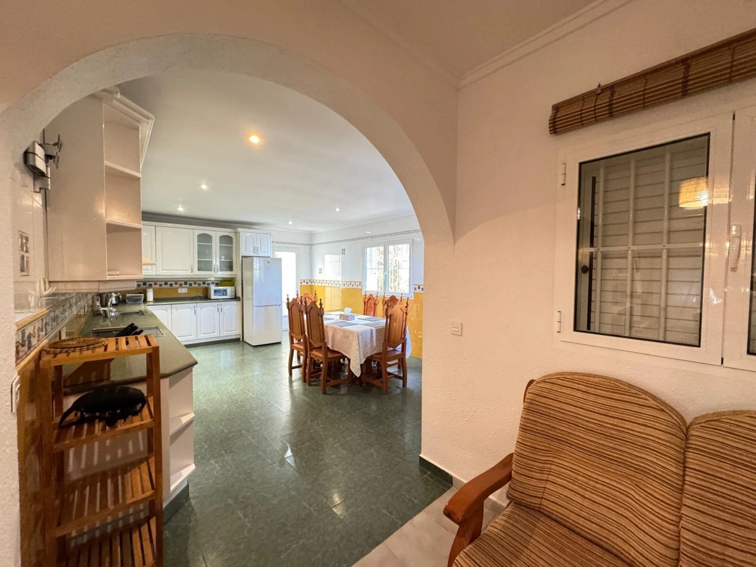 VILLA EN CABO ROIG A 800 METROS DE LA PLAYA CON PARCELA DE 890 M2. 3 DORM. 2 BAÑOS. PISCINA PRIVADA.