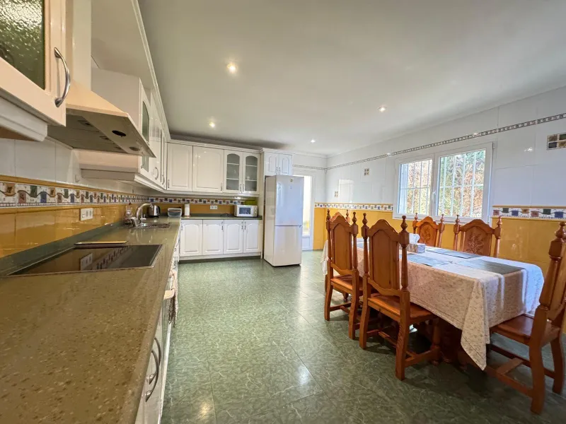 VILLA EN CABO ROIG A 800 METROS DE LA PLAYA CON PARCELA DE 890 M2. 3 DORM. 2 BAÑOS. PISCINA PRIVADA.