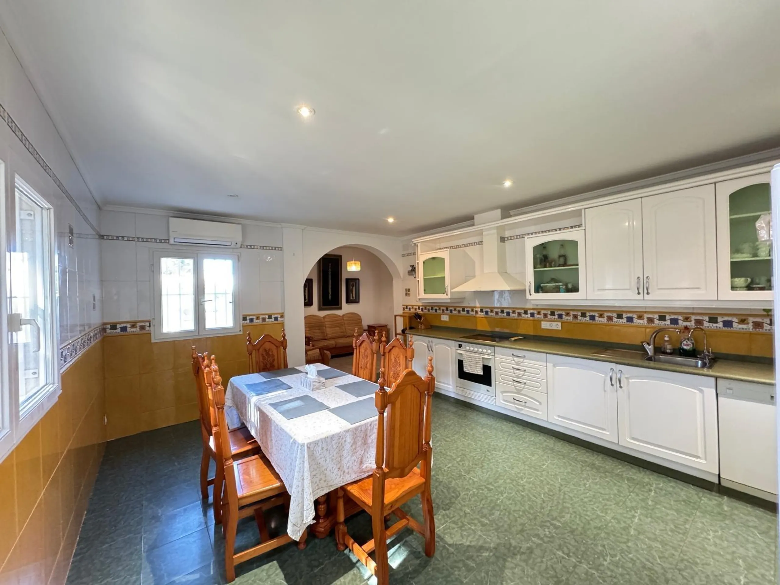 VILLA EN CABO ROIG A 800 METROS DE LA PLAYA CON PARCELA DE 890 M2. 3 DORM. 2 BAÑOS. PISCINA PRIVADA.