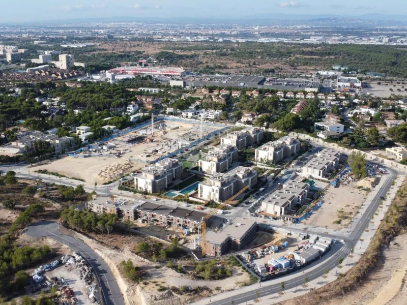 EXCLUSIVOS CHALETS ADOSADOS EN CAMPOLIVAR-GODELLA