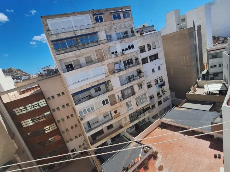 PISO AMPLIO Y LUMINOSO CON ASCENSOR EN PINTOR GISBERT - SAN BLAS
