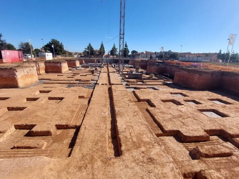 VILLAS DE LUJO EN LOS ALCAZARES A 700 METROS DE PLAYA. 3 DORM. 3 BAÑOS. PISCINA+GARAJE.
