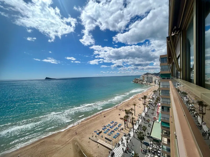 🏖️ Piso de Lujo en Primera Línea de Playa Levante – Vistas de Ensueño 🌅