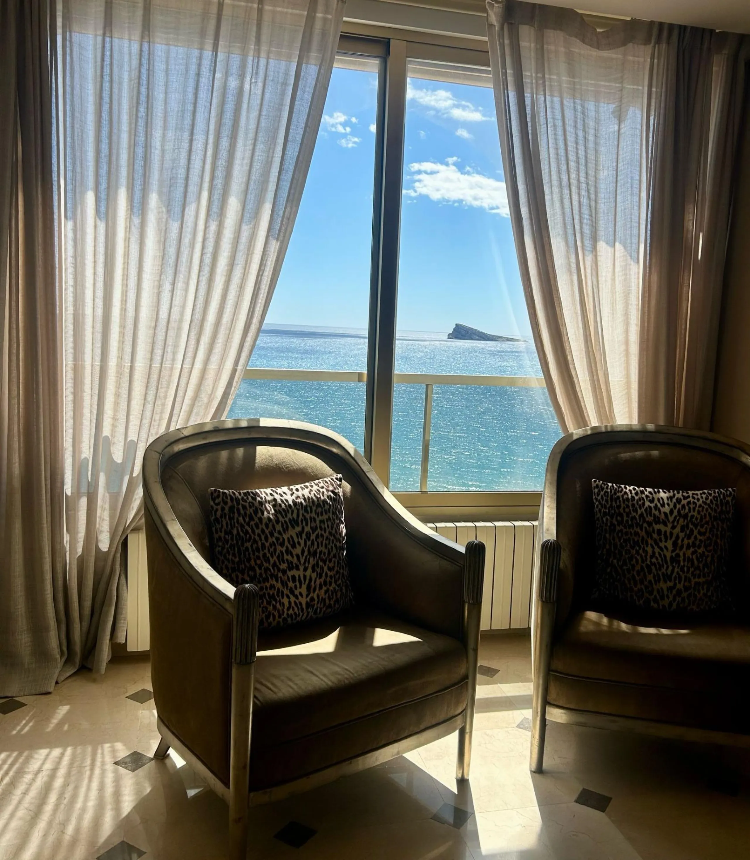 🏖️ Piso de Lujo en Primera Línea de Playa Levante – Vistas de Ensueño 🌅