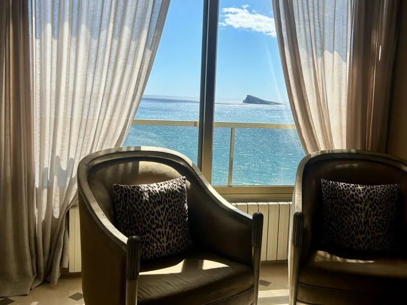 🏖️ Piso de Lujo en Primera Línea de Playa Levante – Vistas de Ensueño 🌅