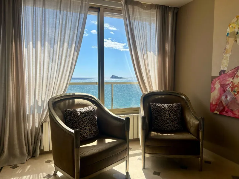 🏖️ Piso de Lujo en Primera Línea de Playa Levante – Vistas de Ensueño 🌅