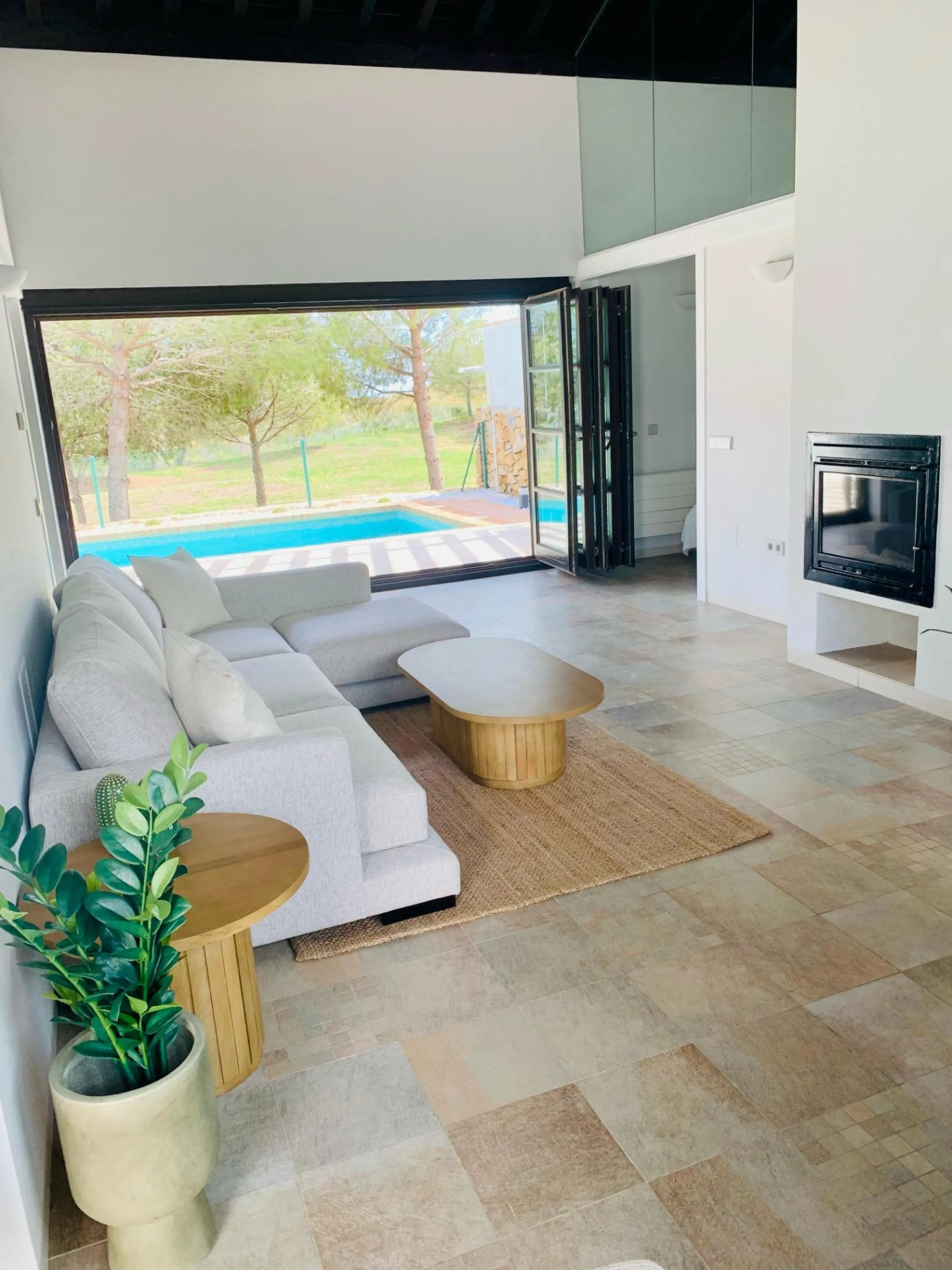 Maravillosa villa adosada en primera línea de golf con piscina privada .
