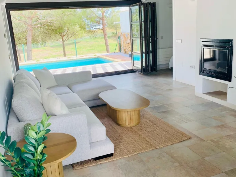 Maravillosa villa adosada en primera línea de golf con piscina privada .