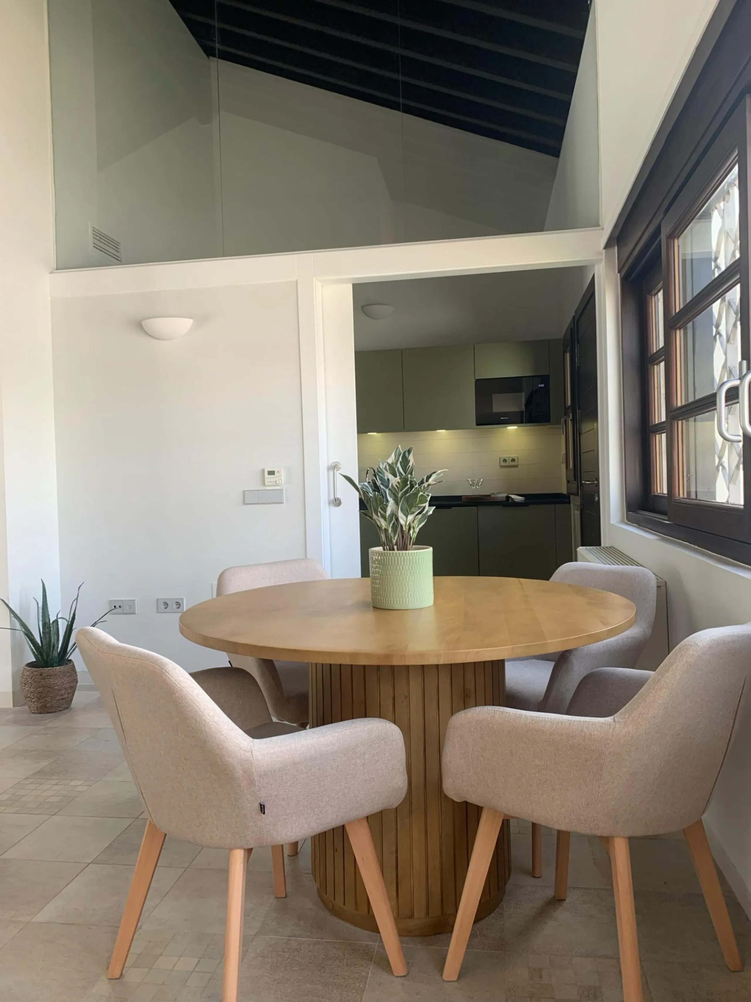 Maravillosa villa adosada en primera línea de golf con piscina privada .