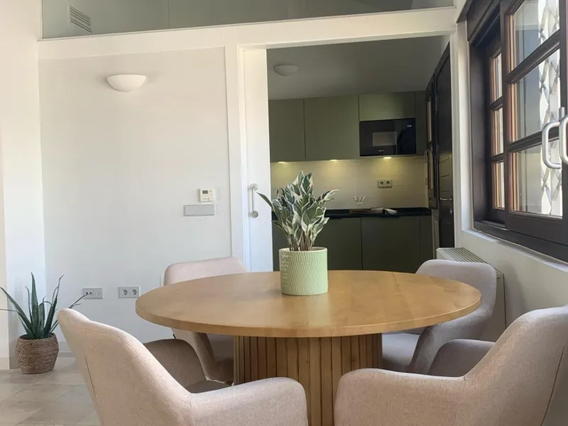 Maravillosa villa adosada en primera línea de golf con piscina privada .