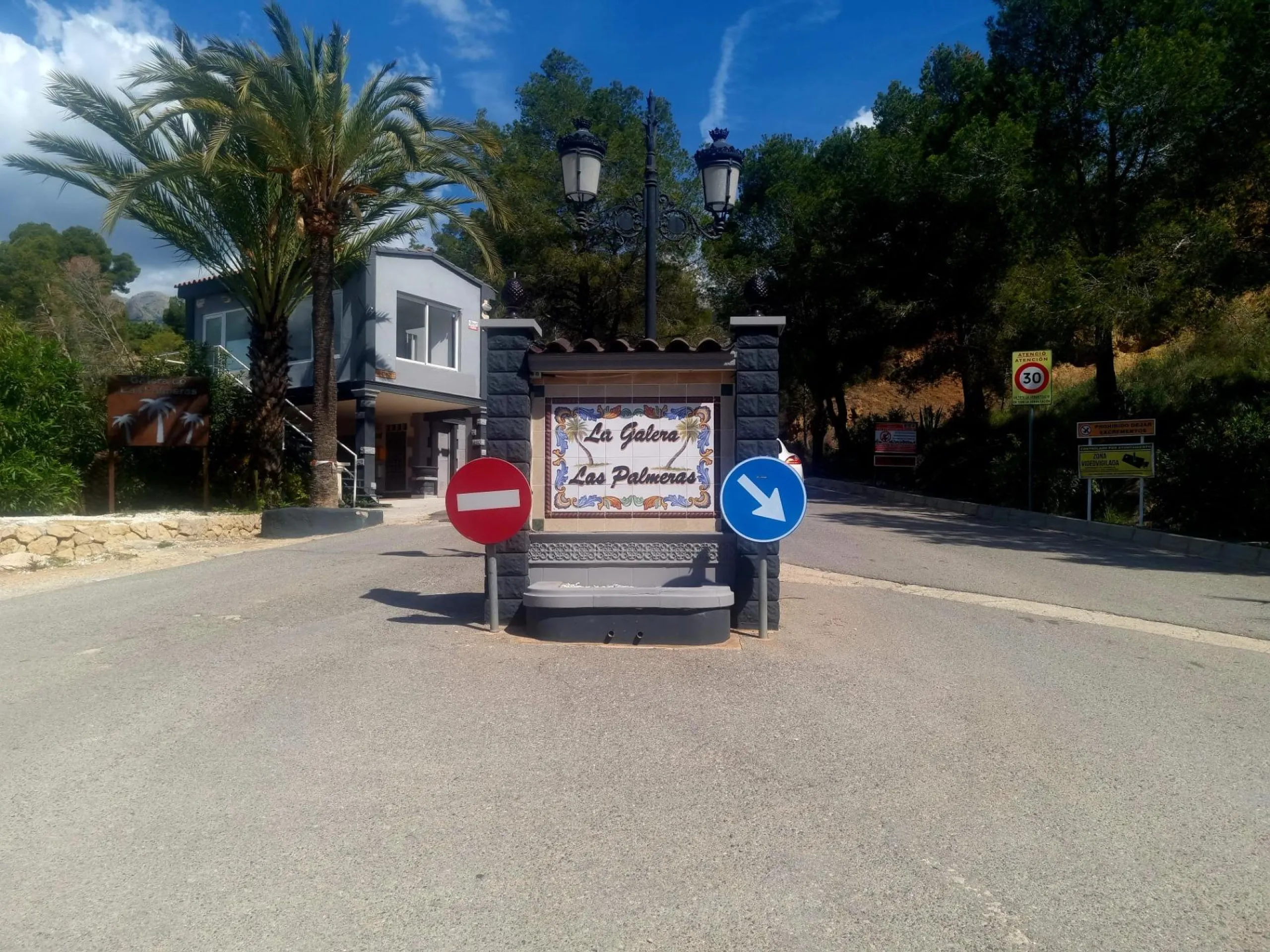 ÚLTIMA PARCELA EN EXCLUSIVA URBANIZACIÓN GALERA DE LAS PALMERAS