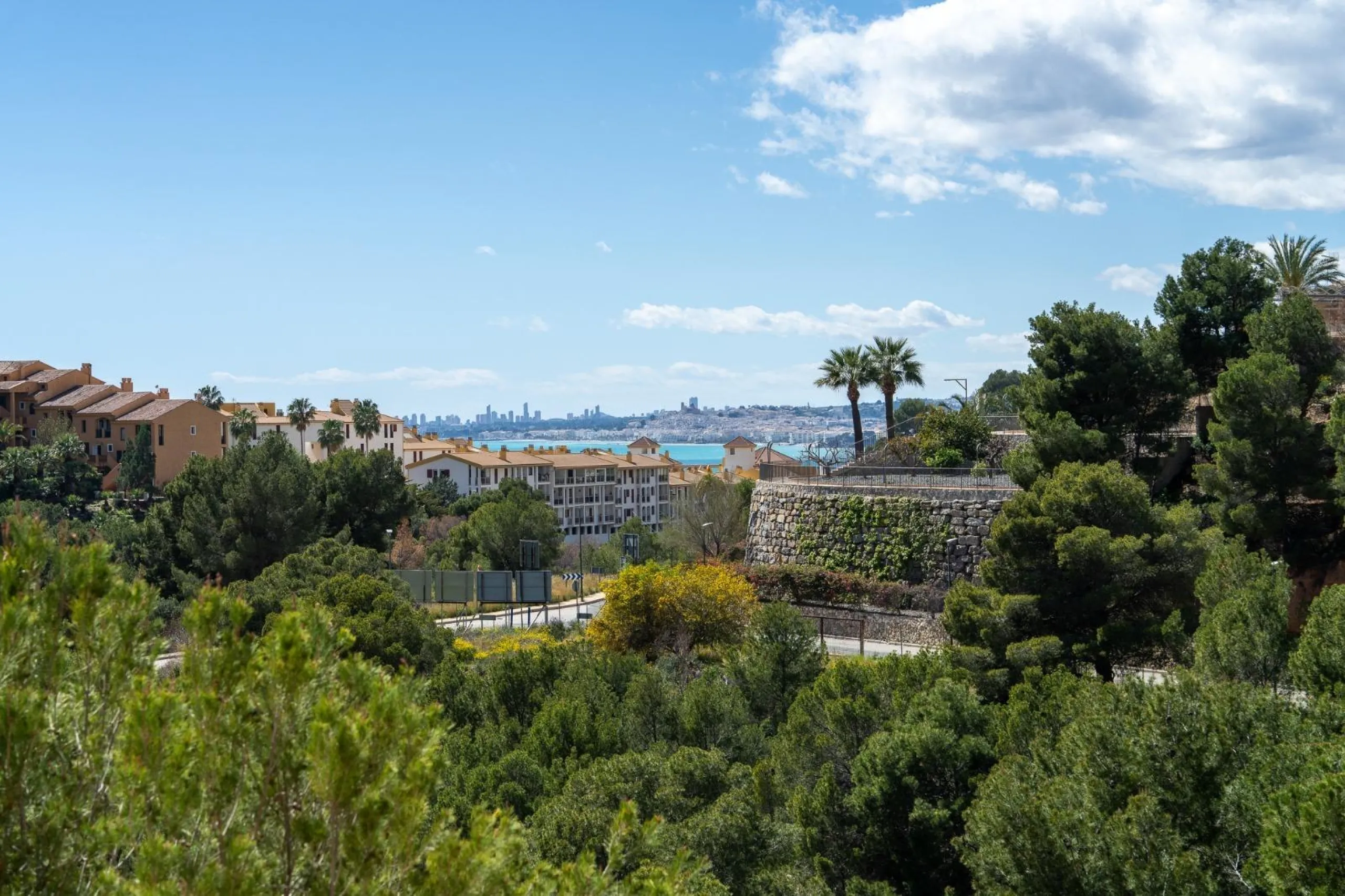 Encantadora casa adosada con vistas al mar en Altea Mascarat