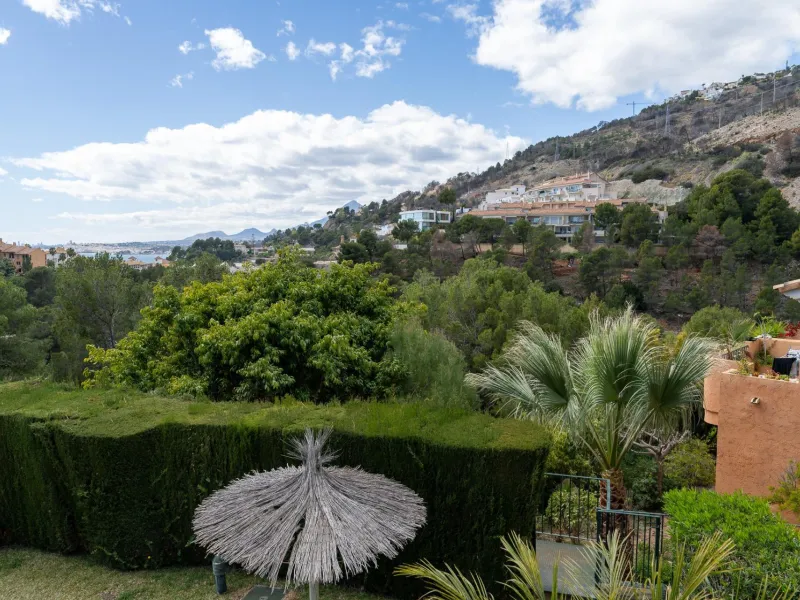 Encantadora casa adosada con vistas al mar en Altea Mascarat