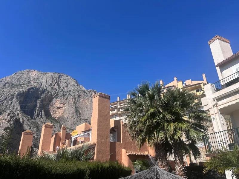 Encantadora casa adosada con vistas al mar en Altea Mascarat