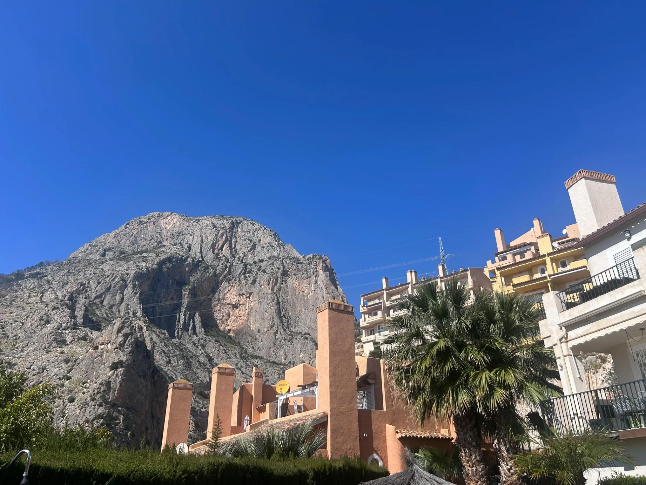Encantadora casa adosada con vistas al mar en Altea Mascarat
