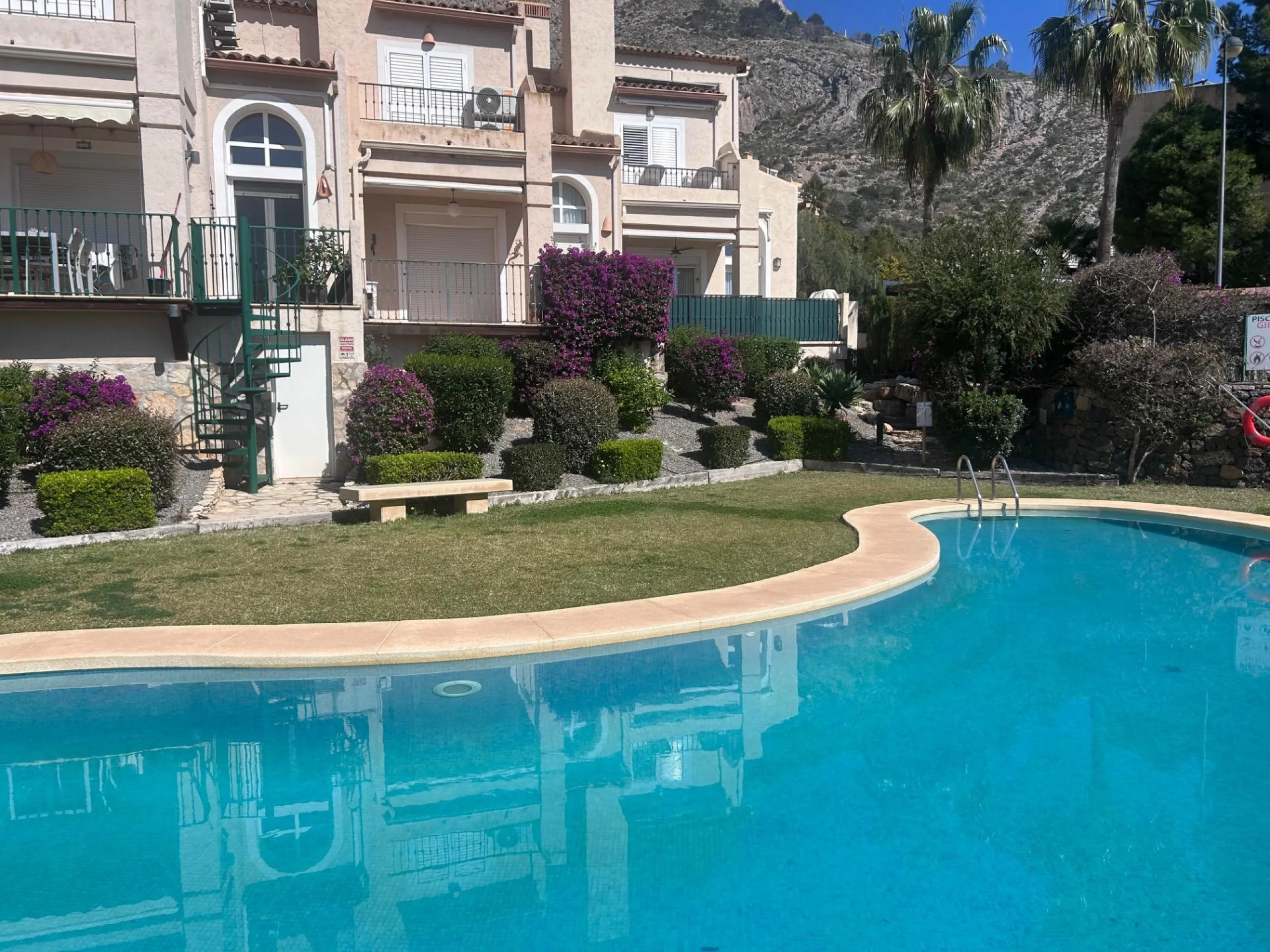 Encantadora casa adosada con vistas al mar en Altea Mascarat
