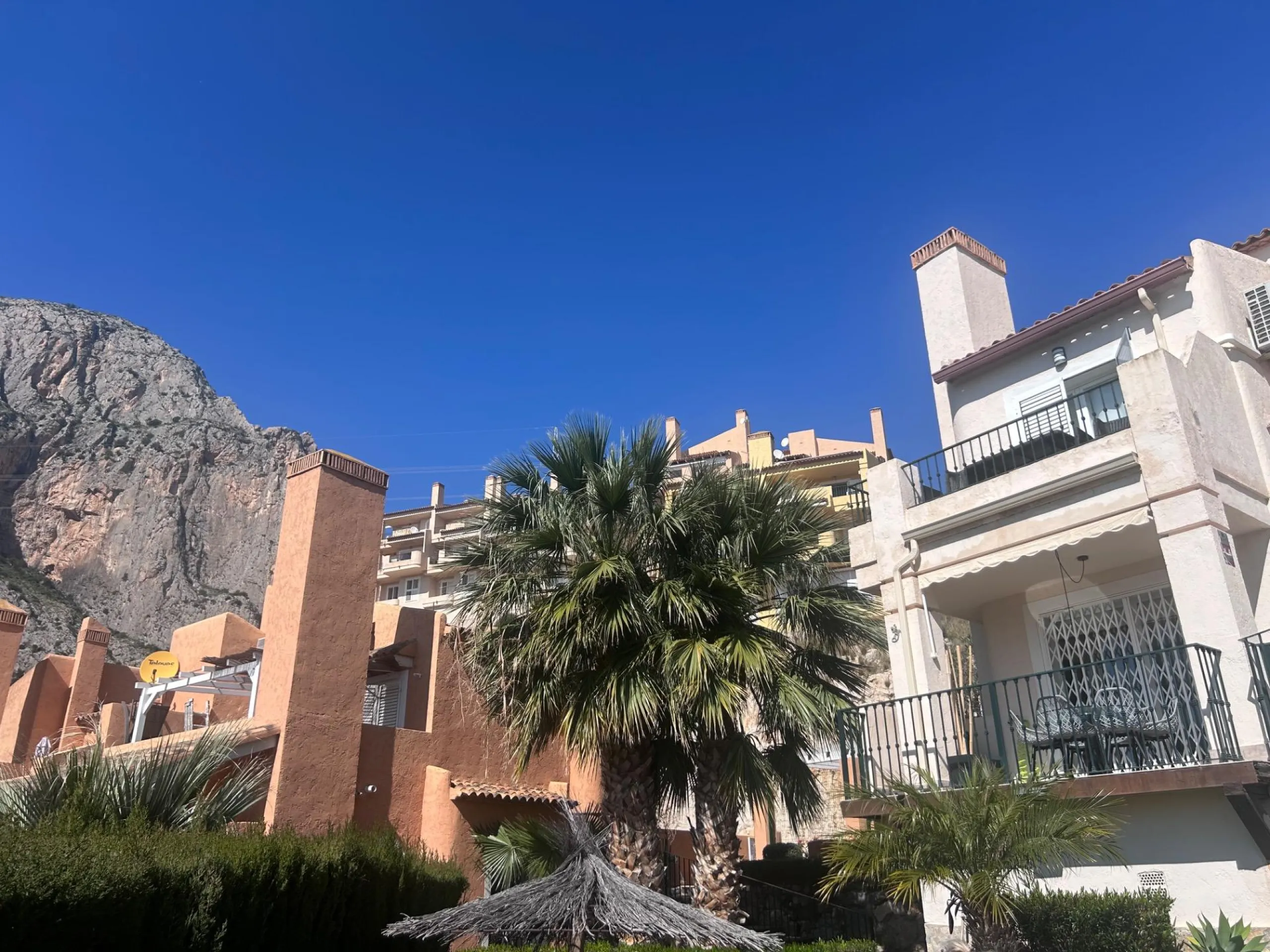 Encantadora casa adosada con vistas al mar en Altea Mascarat