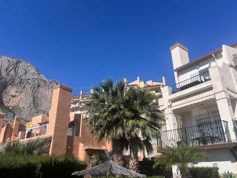 Encantadora casa adosada con vistas al mar en Altea Mascarat