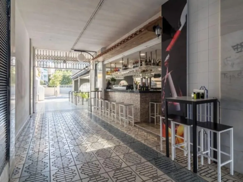 TABERNA EN PLENO FUNCIONAMIENTO LISTA PARA ENTRAR