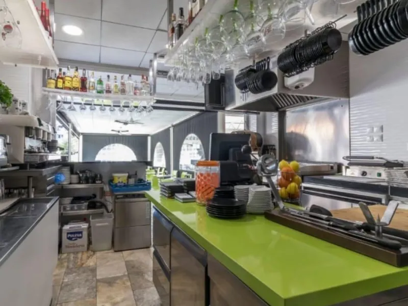 TABERNA EN PLENO FUNCIONAMIENTO LISTA PARA ENTRAR