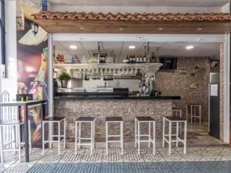 TABERNA EN PLENO FUNCIONAMIENTO LISTA PARA ENTRAR