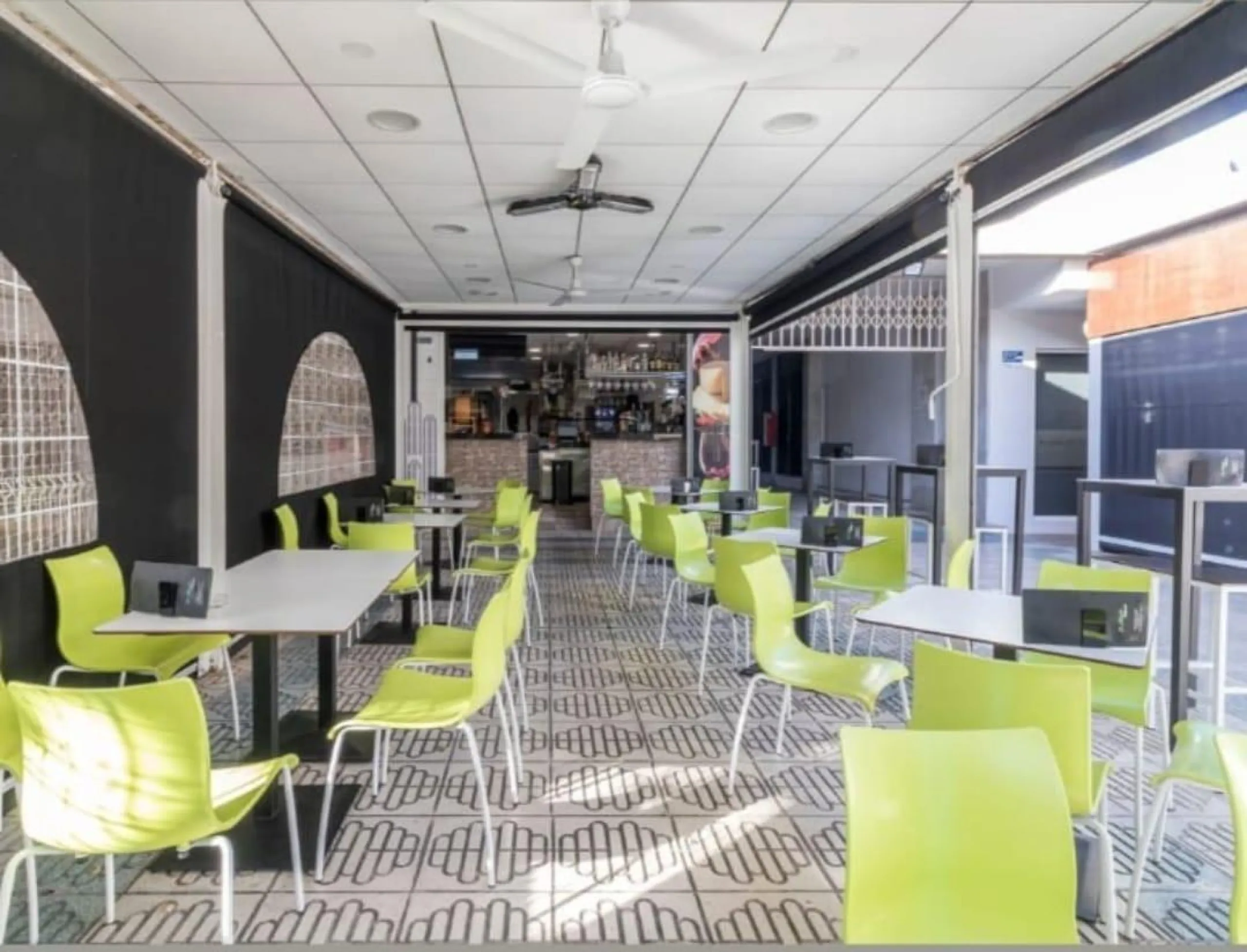 TABERNA EN PLENO FUNCIONAMIENTO LISTA PARA ENTRAR