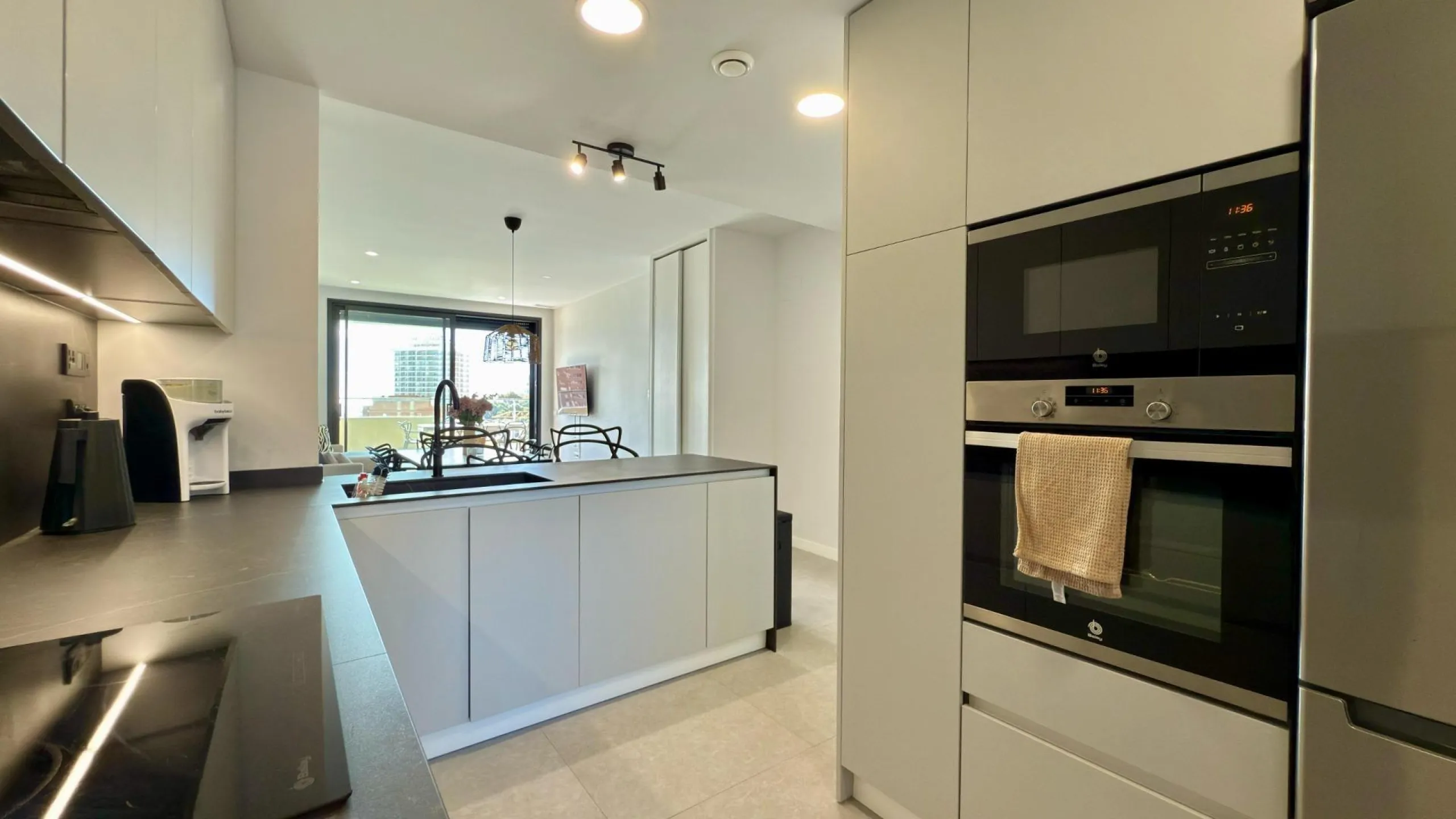 🌊✨ Apartamento de Lujo en Venta con Impresionantes Vistas al Mar ✨🌊