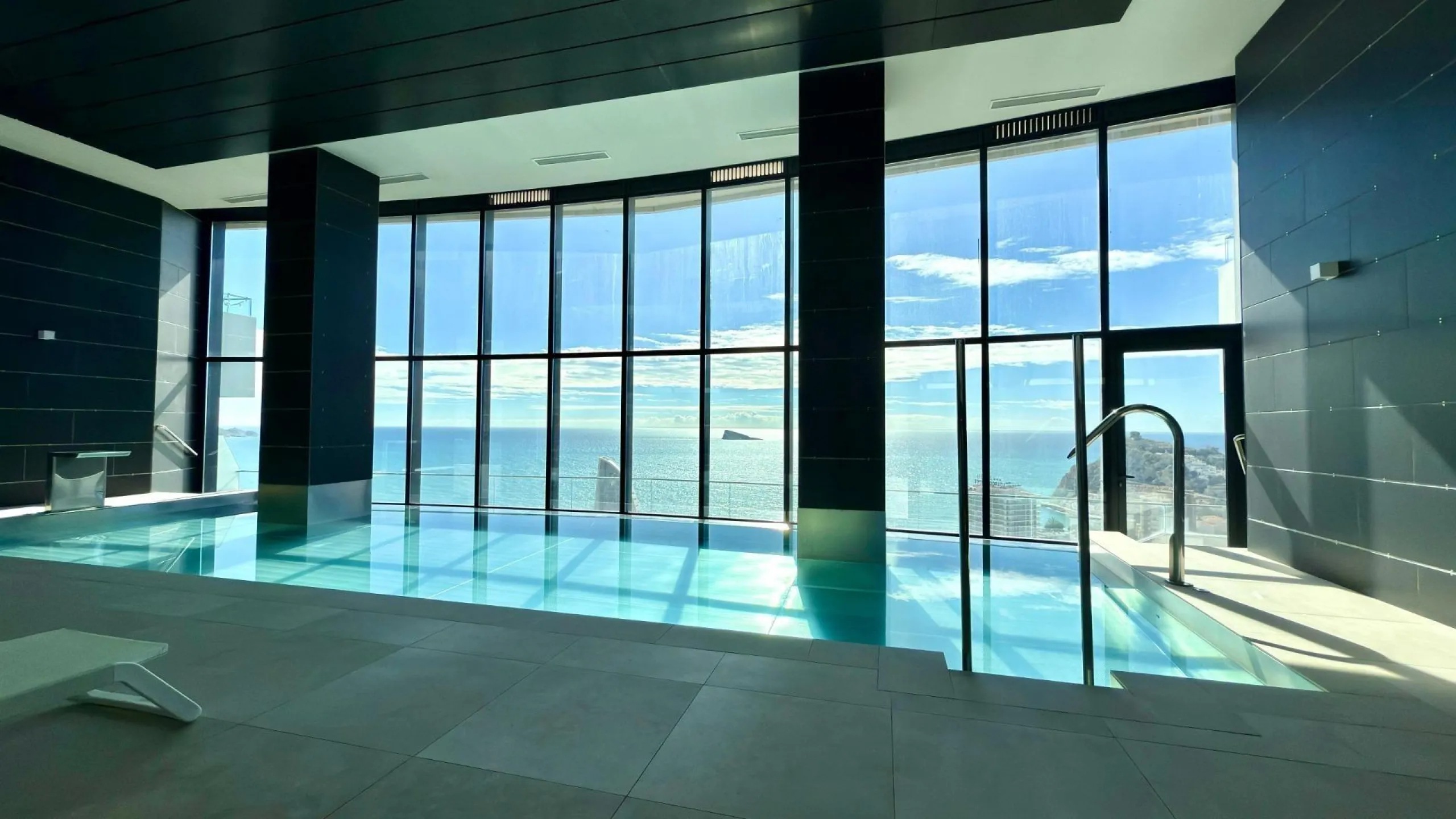 🌊✨ Apartamento de Lujo en Venta con Impresionantes Vistas al Mar ✨🌊