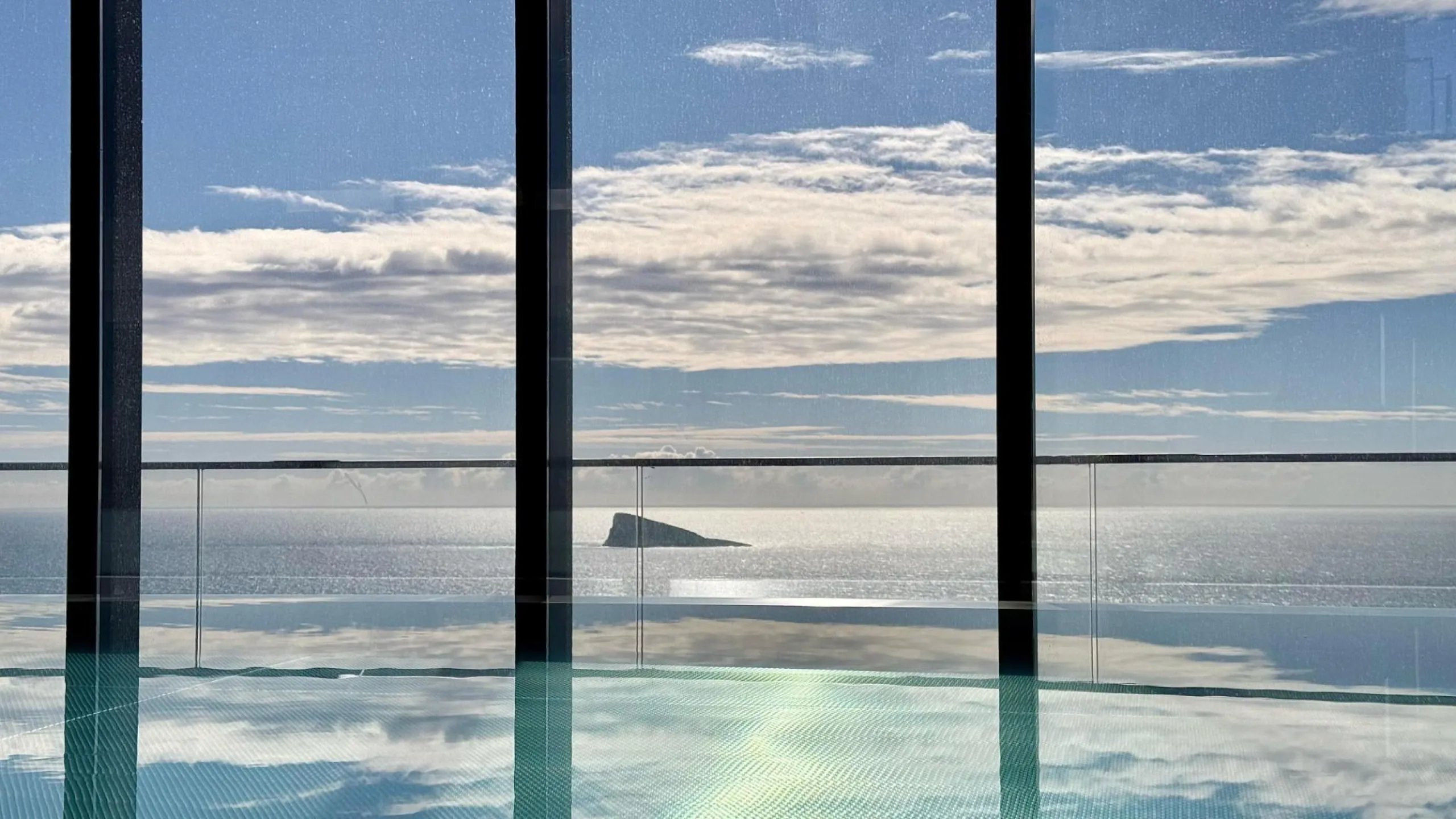 🌊✨ Apartamento de Lujo en Venta con Impresionantes Vistas al Mar ✨🌊