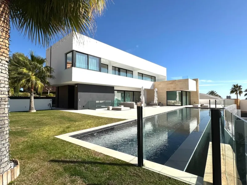 Unique Villa in Sierra Cortina