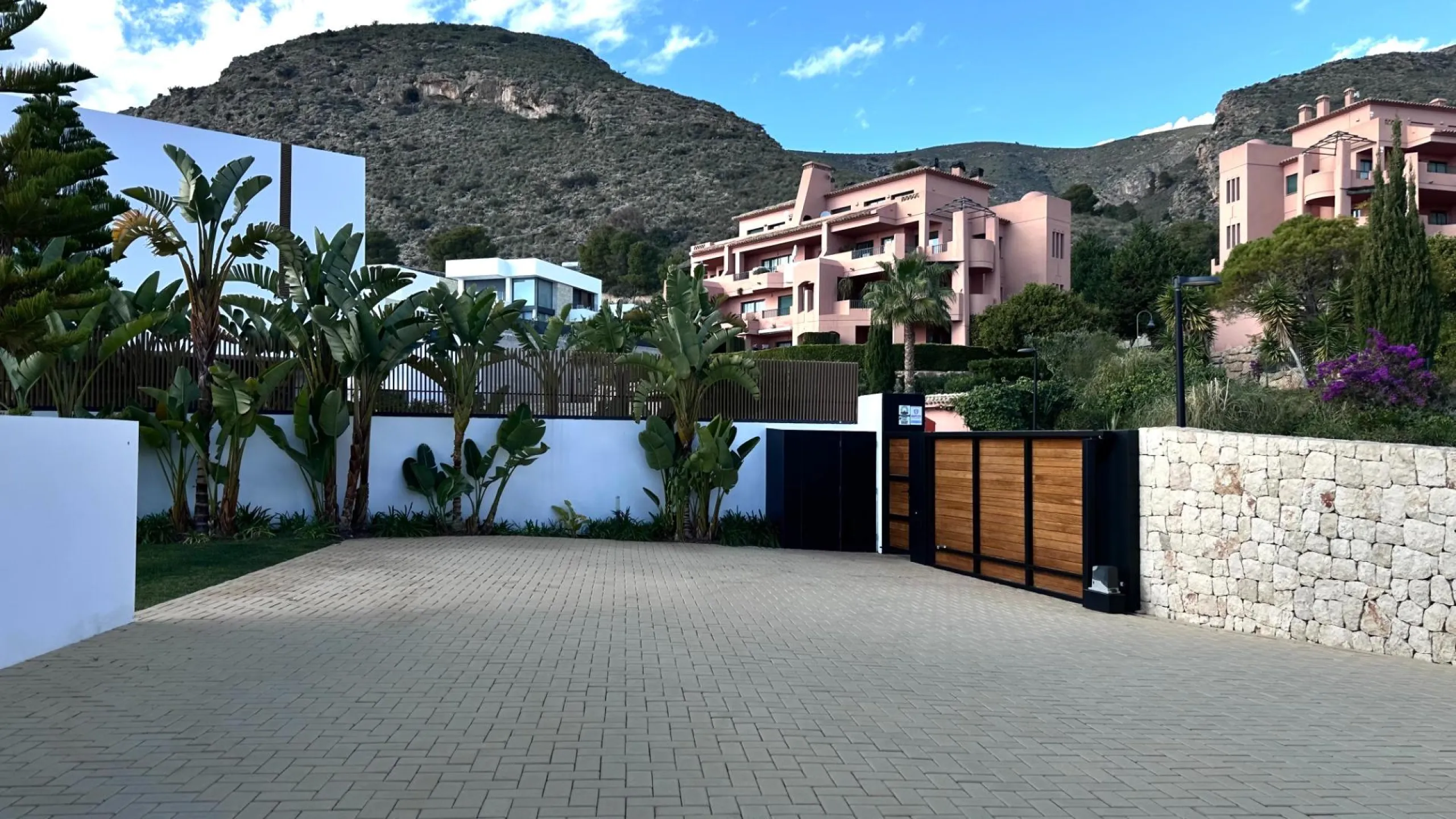 Unique Villa in Sierra Cortina