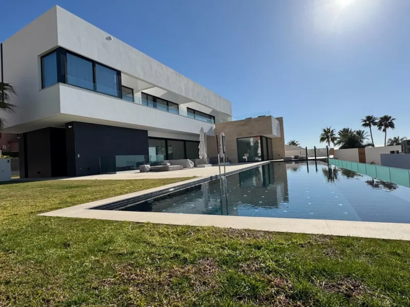 Unique Villa in Sierra Cortina