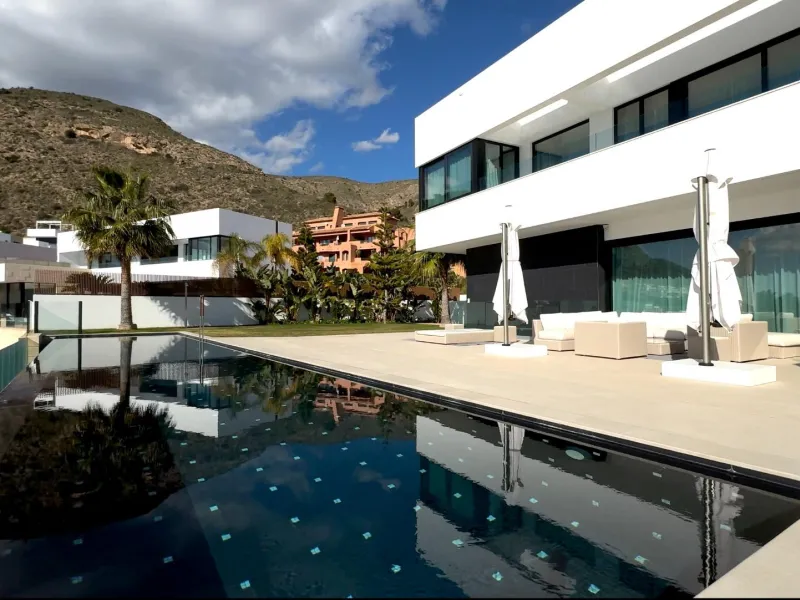 Unique Villa in Sierra Cortina