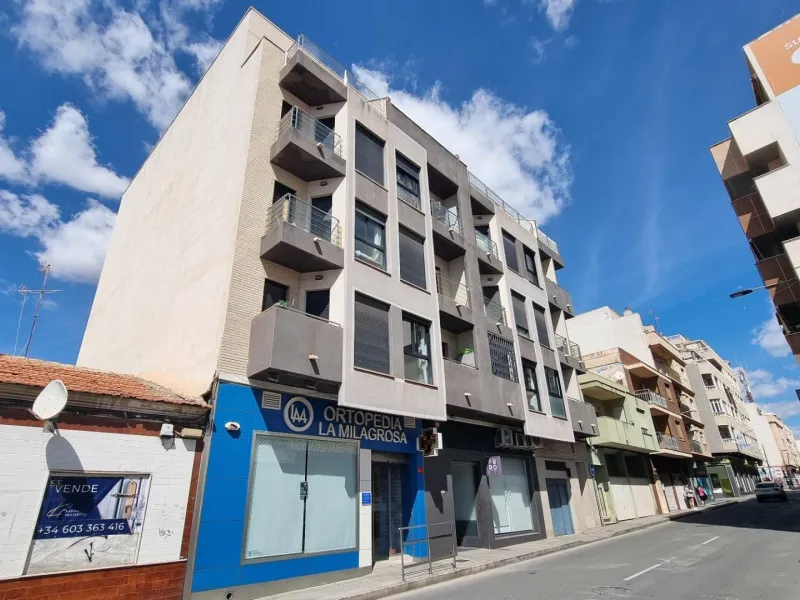 Elegante piso en cetro de Torrevieja + plaza de parking incluido !