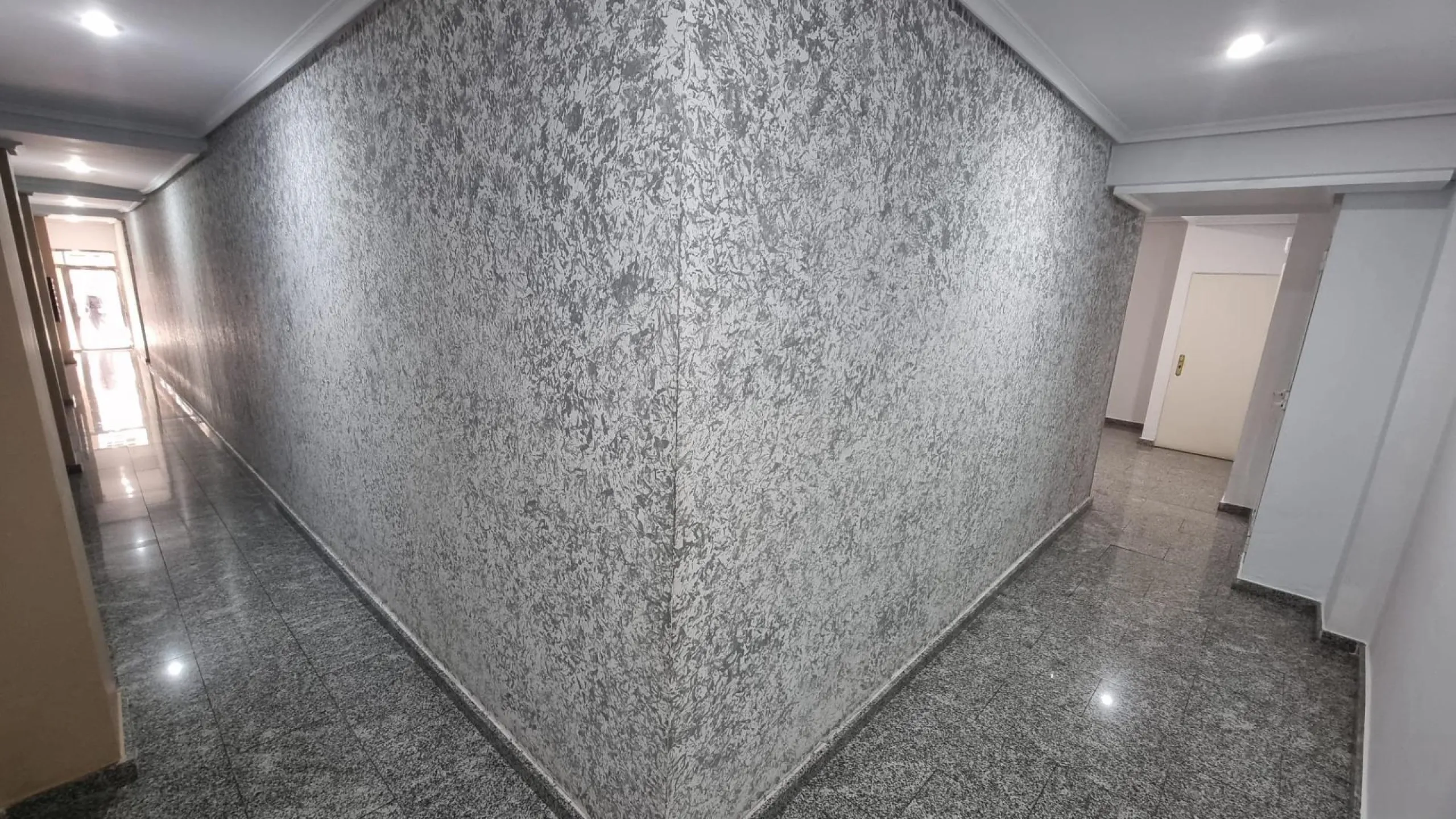 Elegante piso en cetro de Torrevieja + plaza de parking incluido !