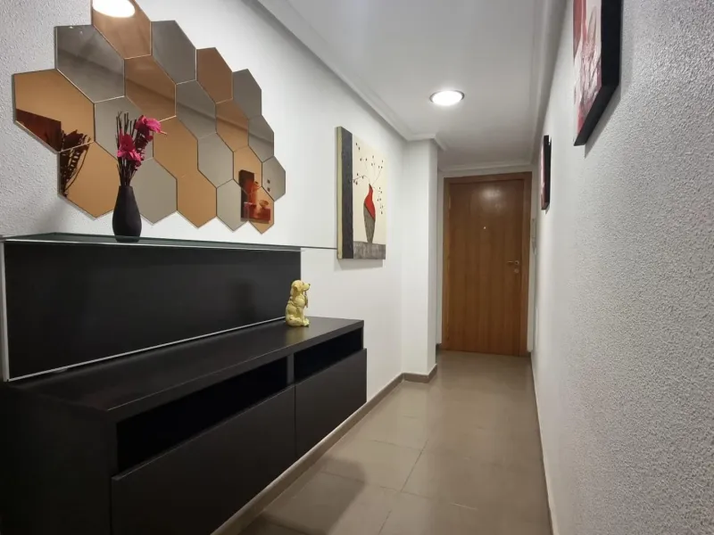 Elegante piso en cetro de Torrevieja + plaza de parking incluido !