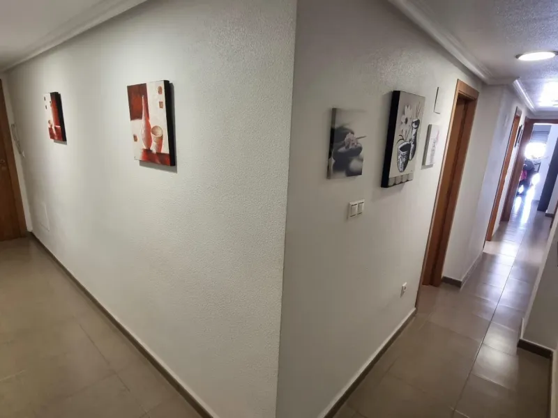 Elegante piso en cetro de Torrevieja + plaza de parking incluido !
