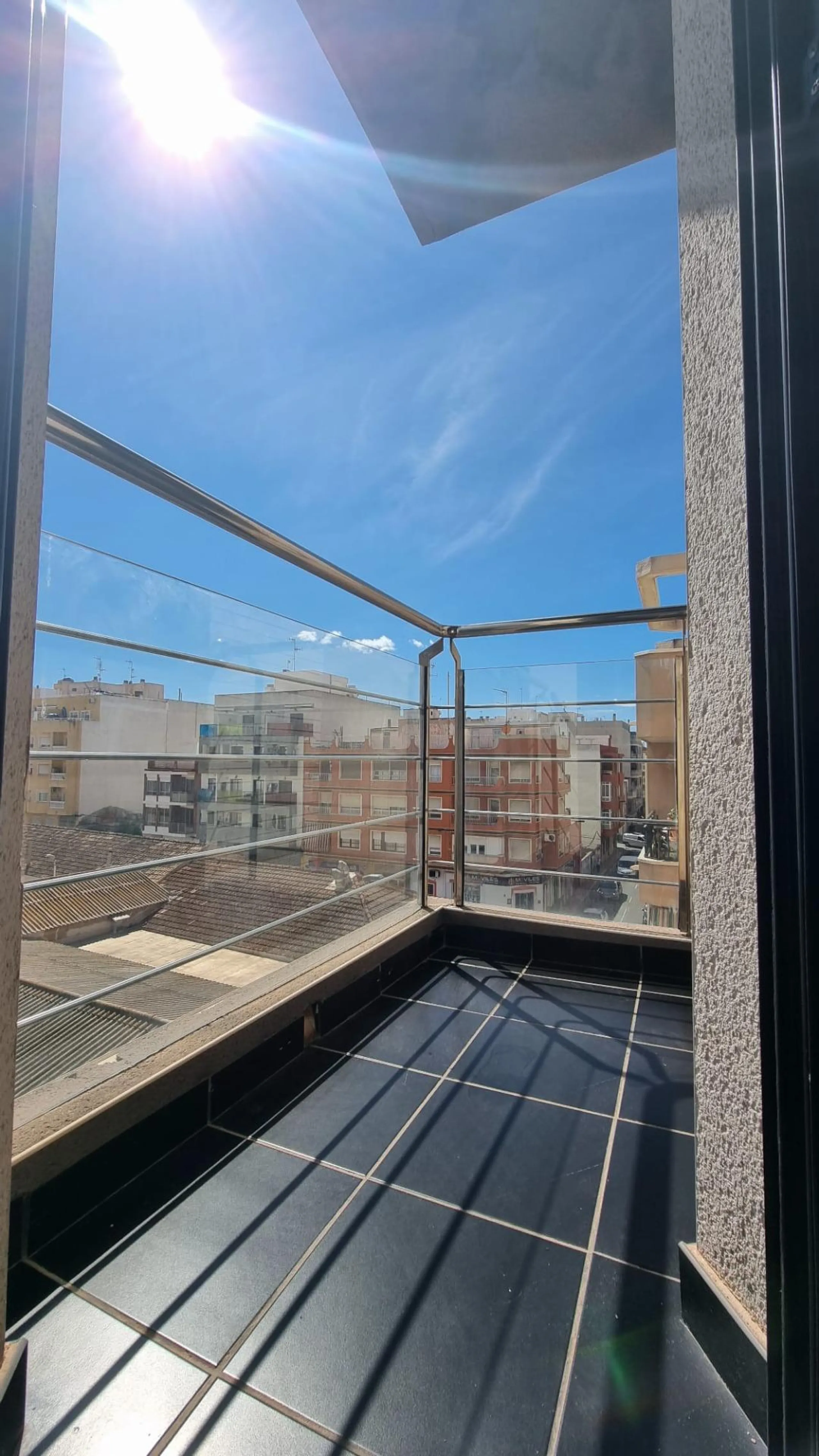 Elegante piso en cetro de Torrevieja + plaza de parking incluido !