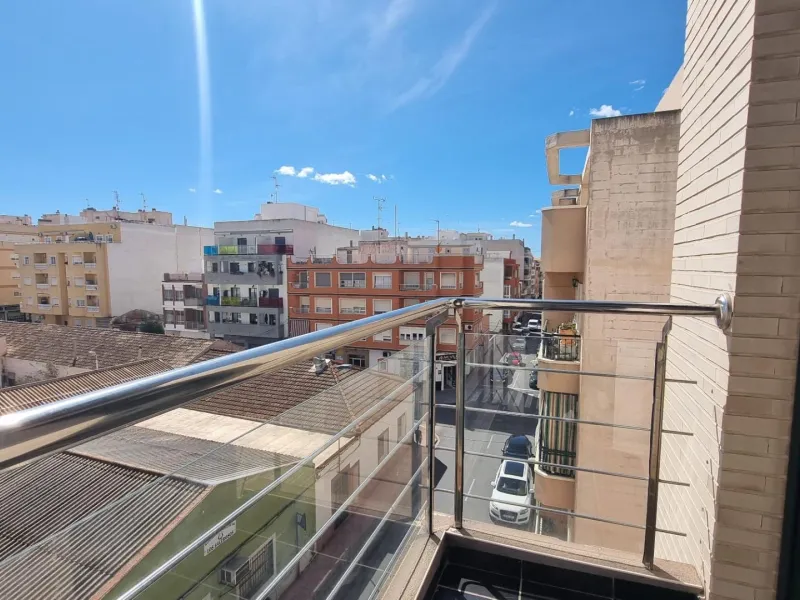 Elegante piso en cetro de Torrevieja + plaza de parking incluido !