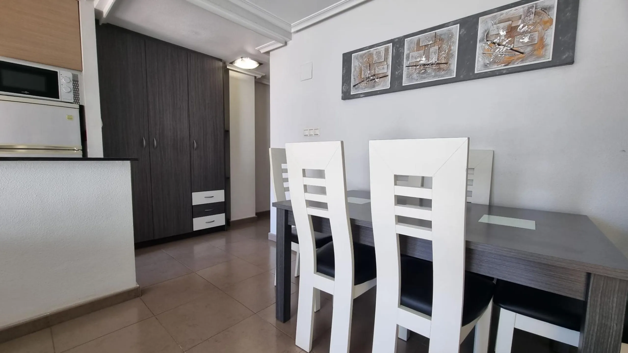 Elegante piso en cetro de Torrevieja + plaza de parking incluido !