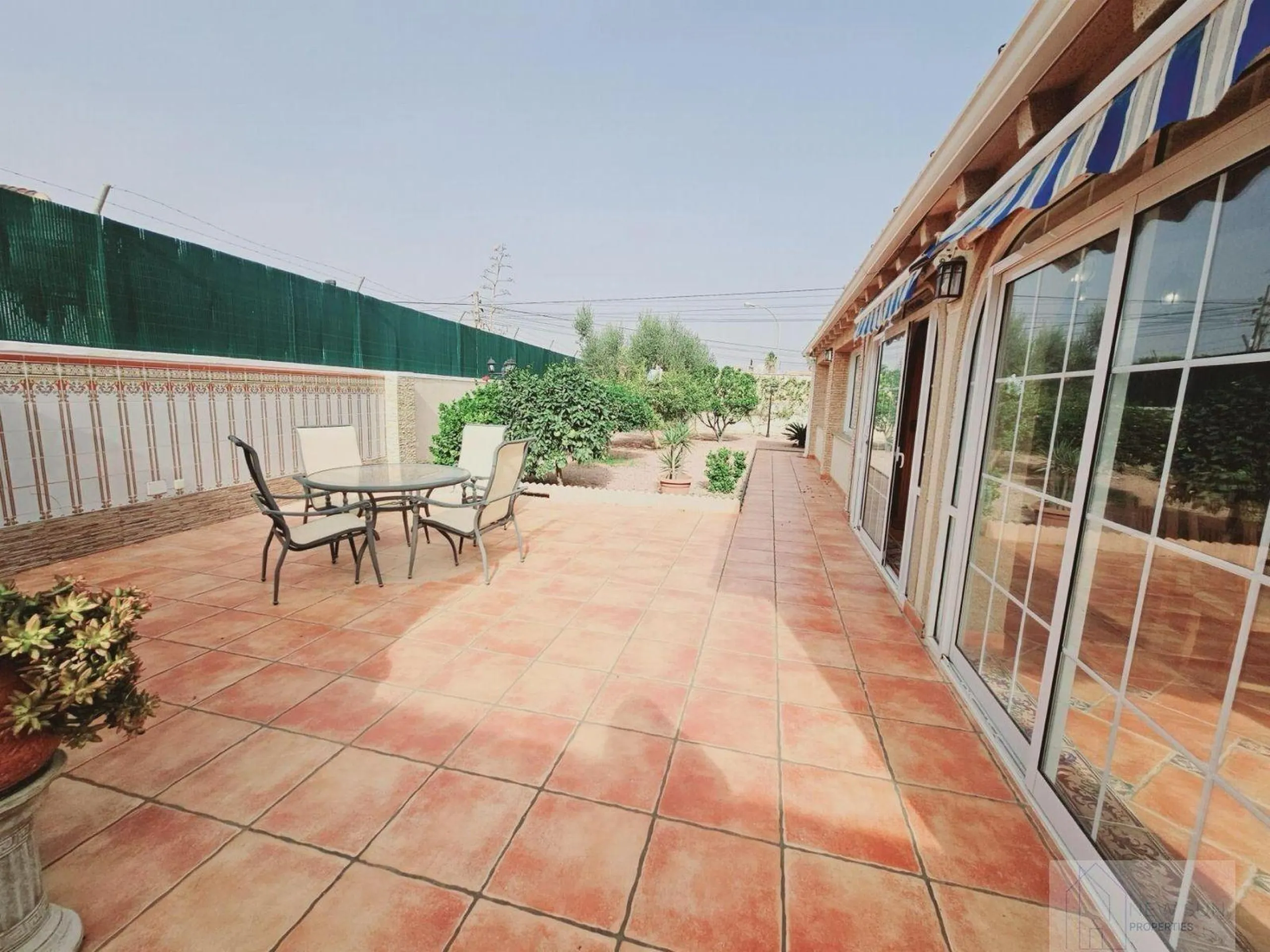 VILLA EN LA SIESTA CON 800 METROS DE PARCELA. 5 DORM. 4 BAÑOS. PISCINA PRIVADA. 330 M2 DE CASA.