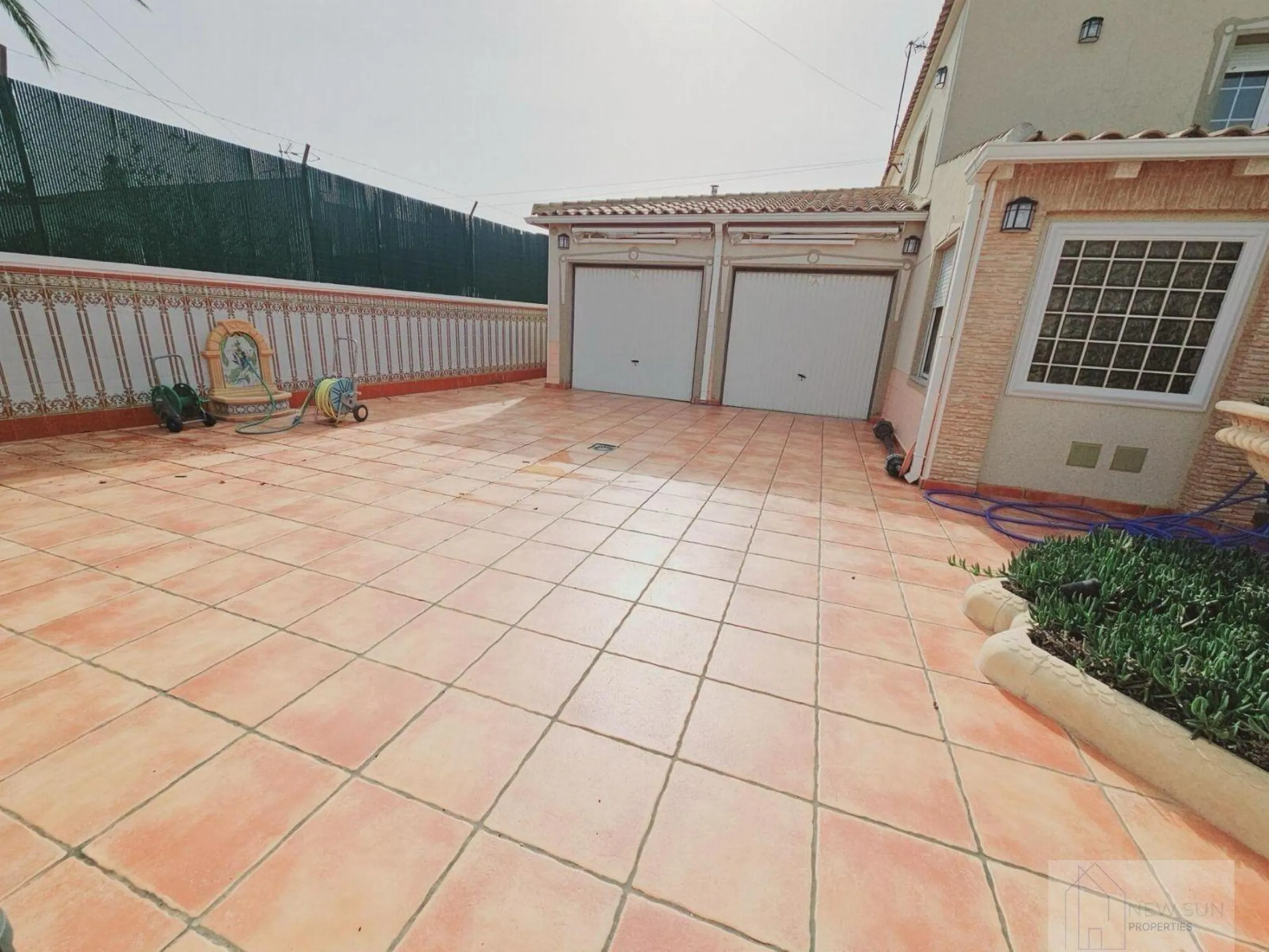 VILLA EN LA SIESTA CON 800 METROS DE PARCELA. 5 DORM. 4 BAÑOS. PISCINA PRIVADA. 330 M2 DE CASA.