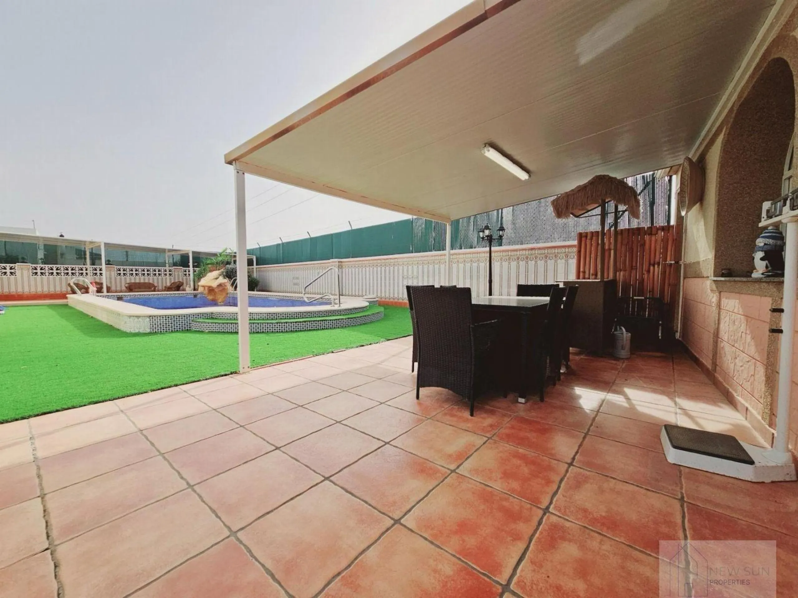 VILLA EN LA SIESTA CON 800 METROS DE PARCELA. 5 DORM. 4 BAÑOS. PISCINA PRIVADA. 330 M2 DE CASA.