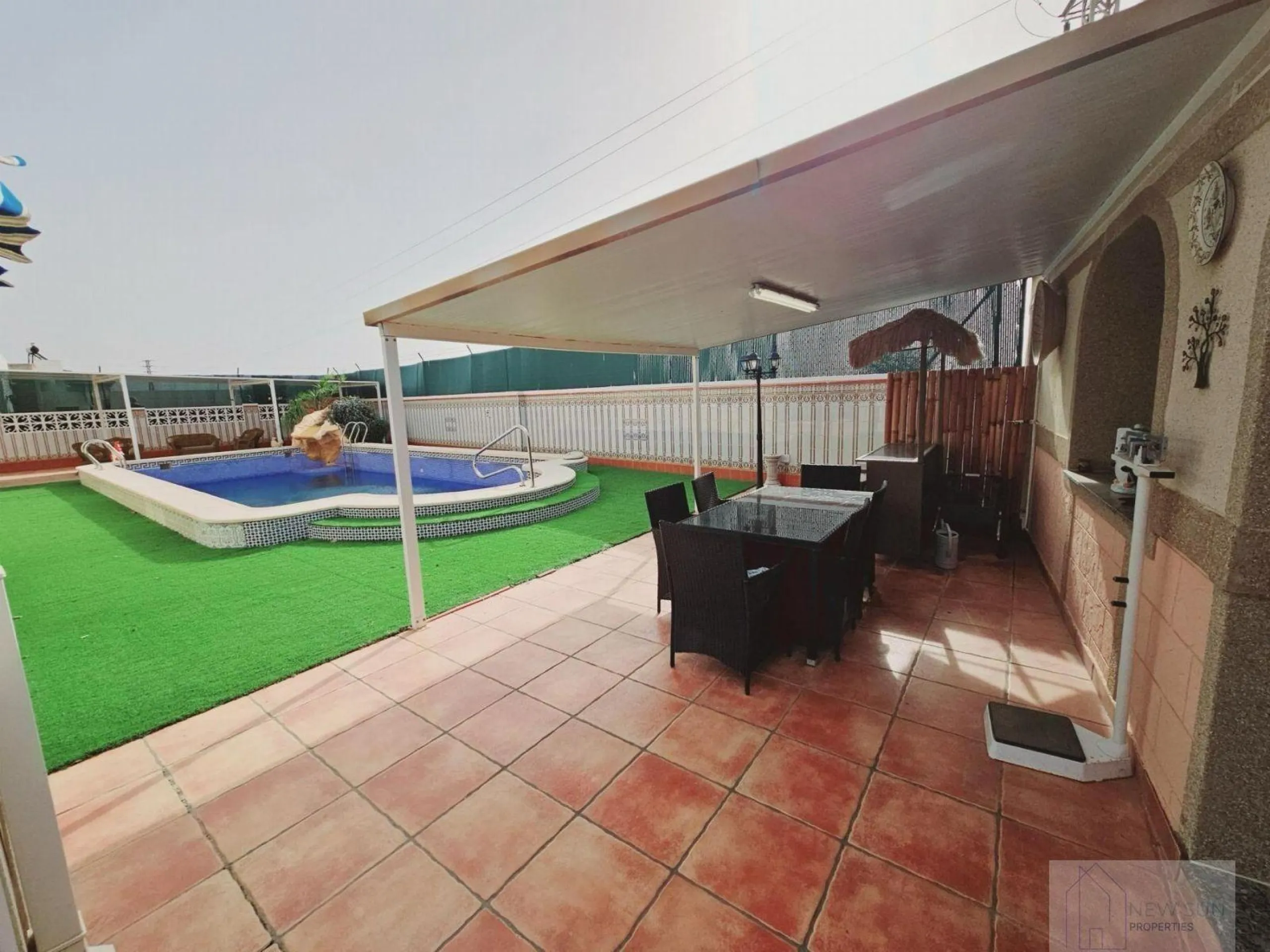 VILLA EN LA SIESTA CON 800 METROS DE PARCELA. 5 DORM. 4 BAÑOS. PISCINA PRIVADA. 330 M2 DE CASA.