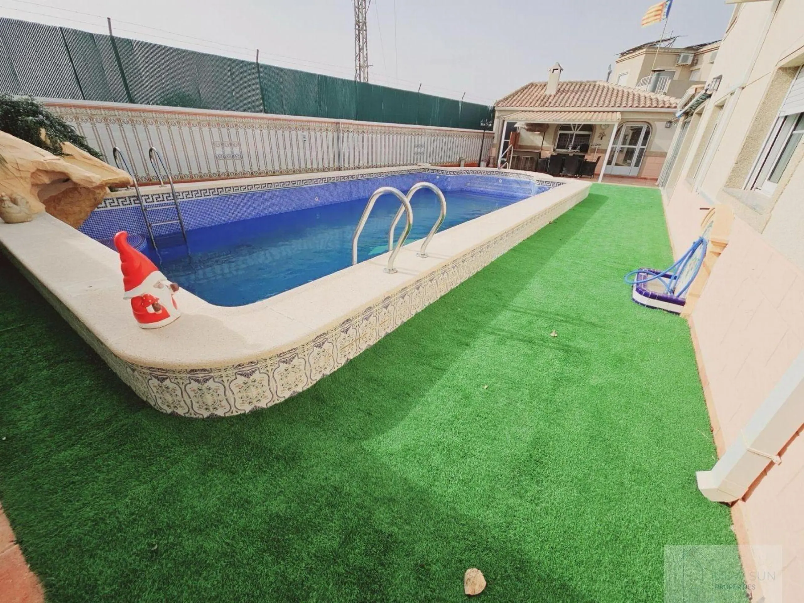 VILLA EN LA SIESTA CON 800 METROS DE PARCELA. 5 DORM. 4 BAÑOS. PISCINA PRIVADA. 330 M2 DE CASA.