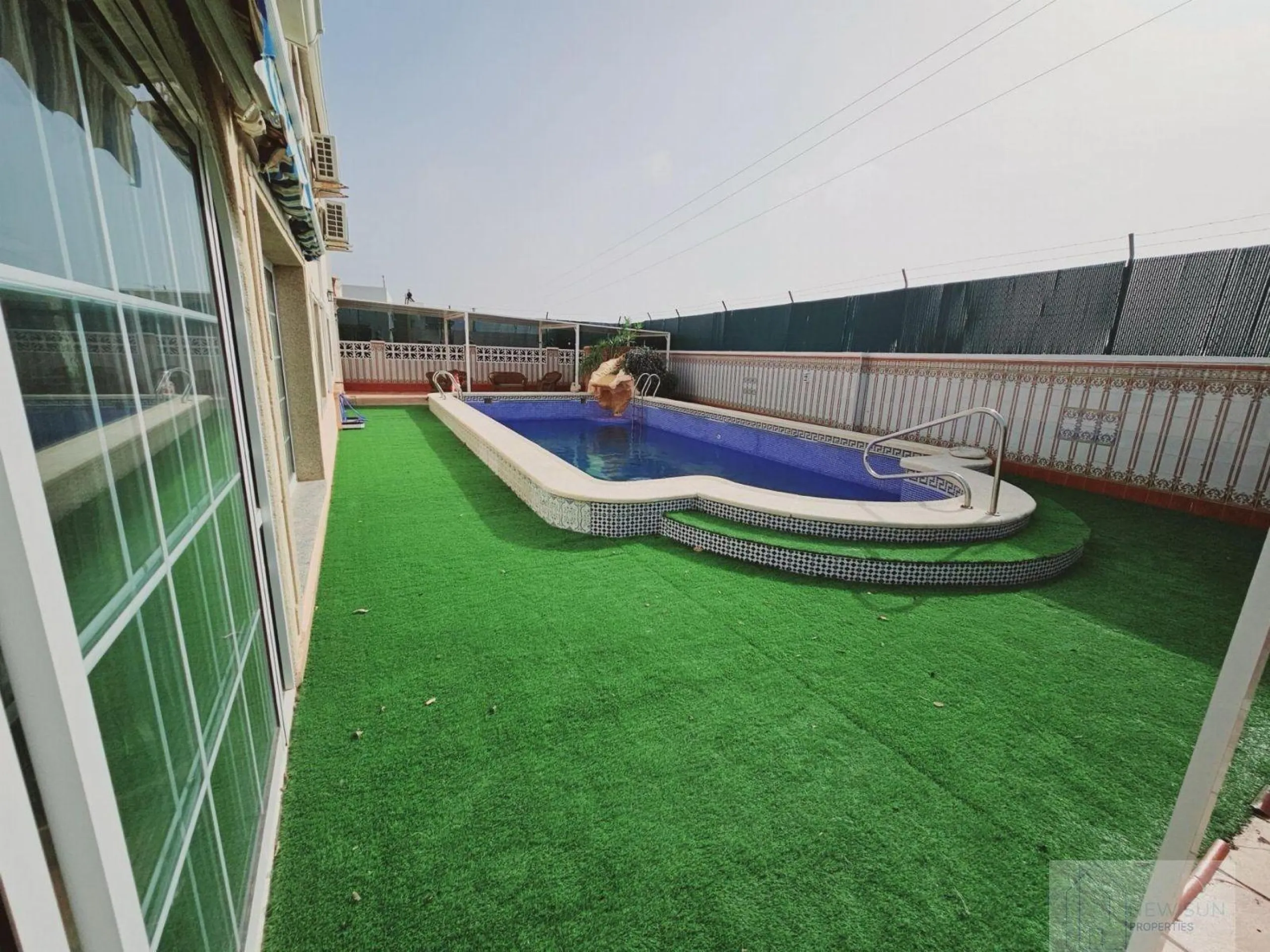 VILLA EN LA SIESTA CON 800 METROS DE PARCELA. 5 DORM. 4 BAÑOS. PISCINA PRIVADA. 330 M2 DE CASA.