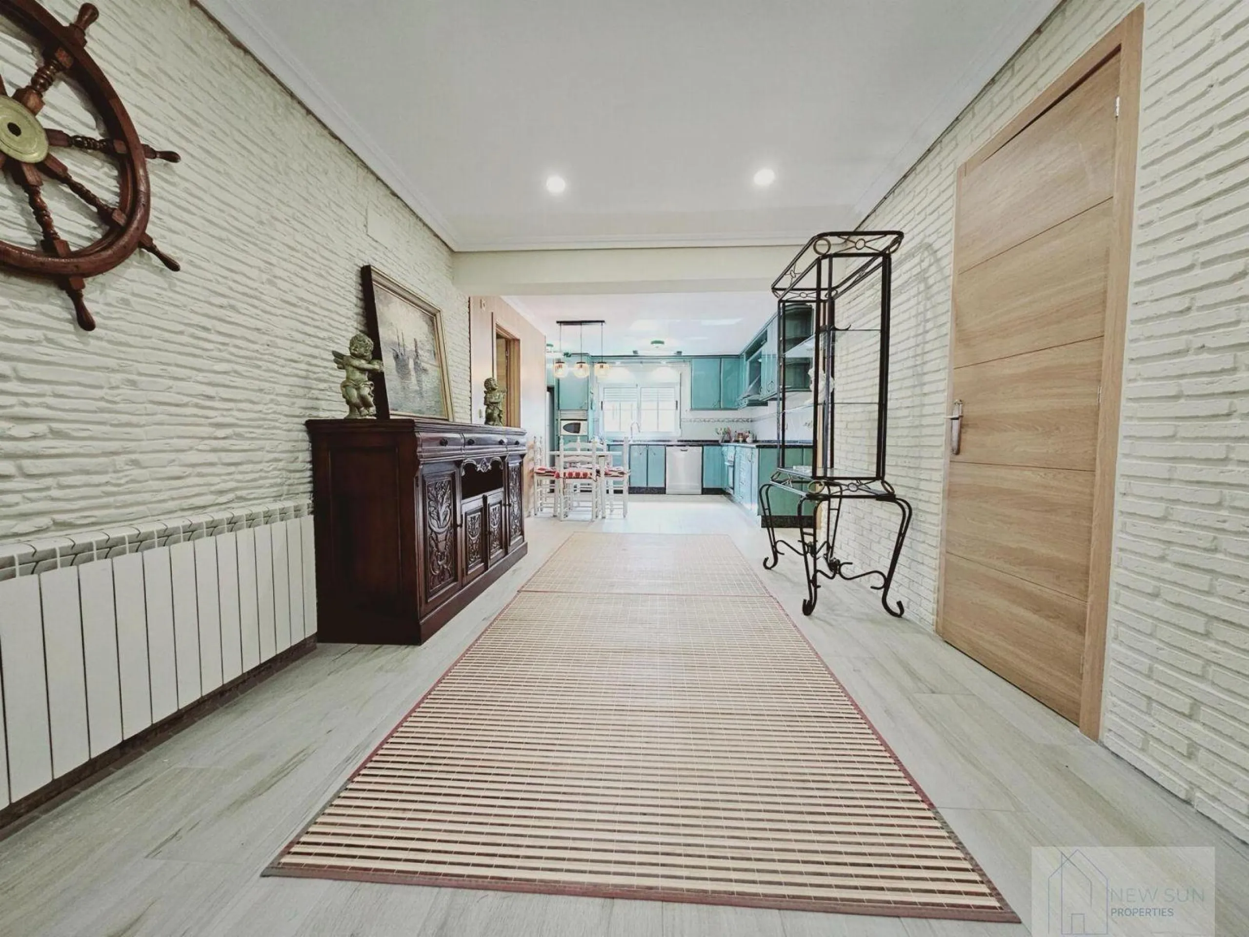 VILLA EN LA SIESTA CON 800 METROS DE PARCELA. 5 DORM. 4 BAÑOS. PISCINA PRIVADA. 330 M2 DE CASA.
