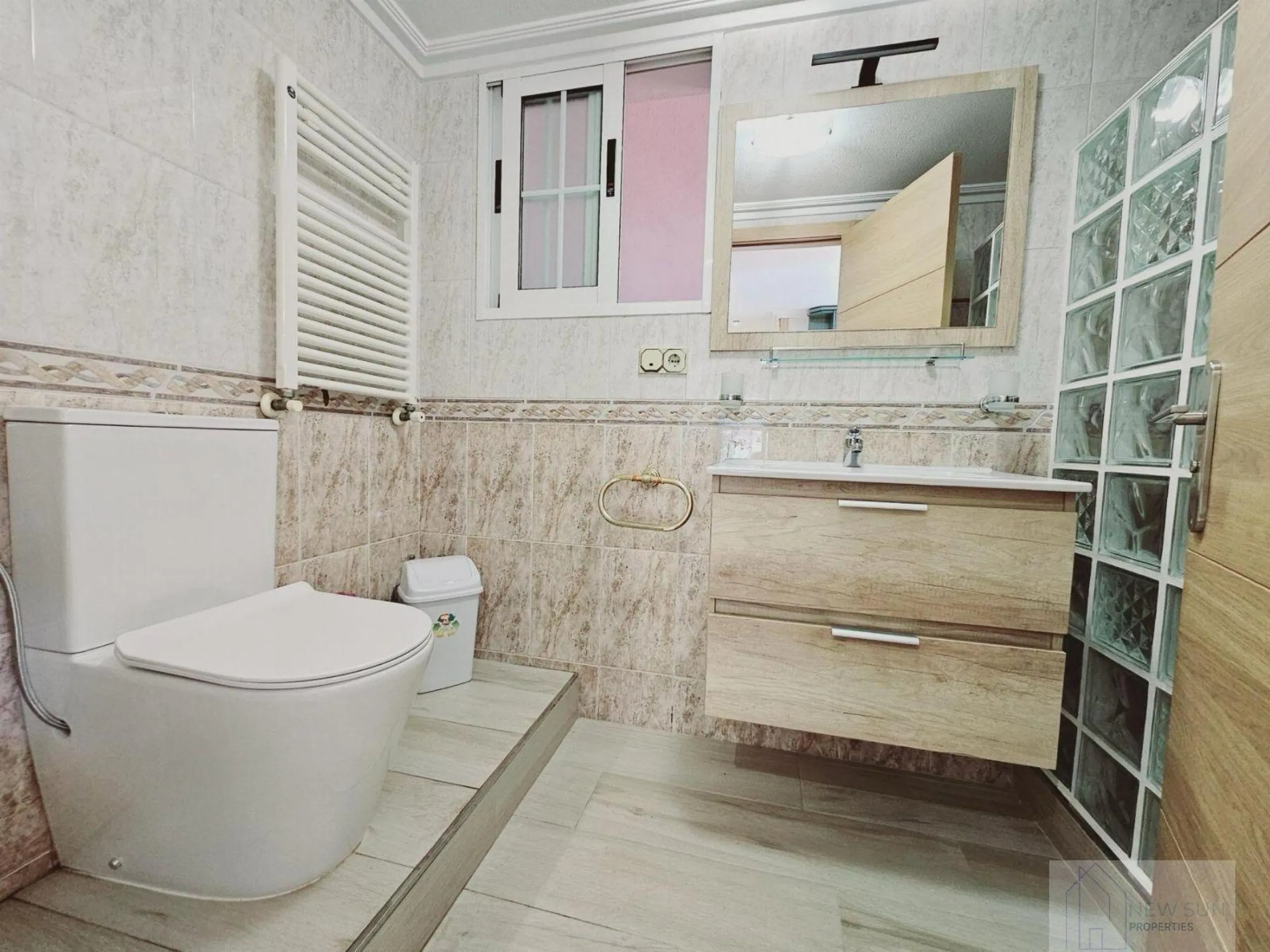 VILLA EN LA SIESTA CON 800 METROS DE PARCELA. 5 DORM. 4 BAÑOS. PISCINA PRIVADA. 330 M2 DE CASA.